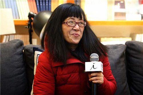 娱乐吃瓜酱余秀华,从“娱乐吃瓜酱”到文学才女,她的人生逆袭之路 第3张 娱乐吃瓜酱余秀华,从“娱乐吃瓜酱”到文学才女,她的人生逆袭之路 第3张