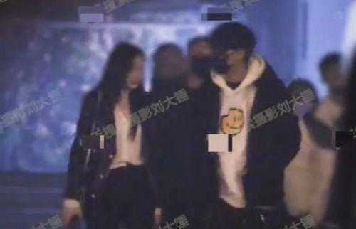 爆料秦霄贤恋情视频播放,甜蜜互动引网友热议 第3张 爆料秦霄贤恋情视频播放,甜蜜互动引网友热议 第3张