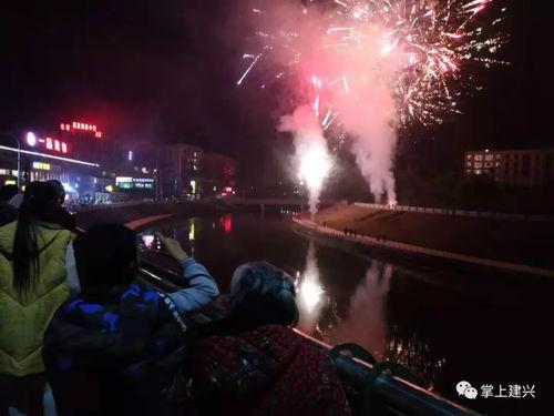 梅州爆料烟花视频播放,璀璨夜空下的视觉盛宴 第3张 梅州爆料烟花视频播放,璀璨夜空下的视觉盛宴 第3张