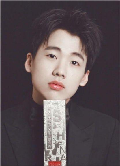 吃瓜网红事件女主叫什么,揭秘“吃瓜网红”事件女主角的真实身份  第2张