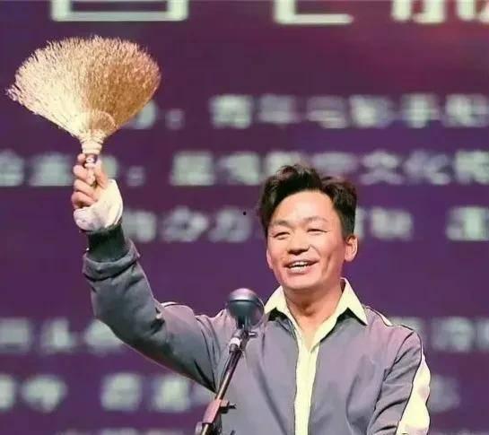 新瓜最新爆料歌手,神秘歌手身份揭晓，音乐界再掀波澜